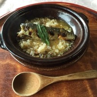 天ぷら 松 - 鮎の炊き込み御飯
                初めての組み合わせ、超絶の美味さです。ありえないです。（≧∇≦）