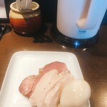 麺や 虎徹 - 特製盛は別皿での提供