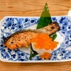 炉端とおでん 呼炉凪来 - 銀鮭のいくらおろしかけ