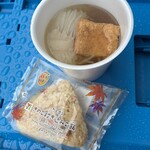 セブンイレブン - 料理写真:おむすびと熱々おでん。秋ですねー。