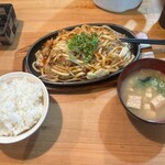 一時代 - モツ焼きうどん定食