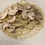 OCEANCLUB BONDIS 新百合ヶ丘店 - パンチェッタとキノコのトリュフクリー厶パスタ