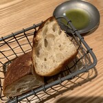 OCEANCLUB BONDIS 新百合ヶ丘店 - ランチのフォカッチャ（オリーブオイルを添えて）