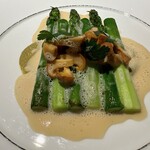 Droit - アスパラガスとジロール茸
