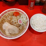 銀座紫龍改 - 濃厚黒背脂らーめん 麺大盛(中太麺、脂少なめ) と 白飯
