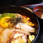 お食事処よし松 - 海鮮丼１２００円