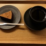 葦島珈琲 - マンデリンコーヒーとシナモンショコラケーキ