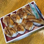 築地 中島水産 高島屋横浜店 - これは、穴子。秋刀魚の方とおんなじ入り方してるのもある。