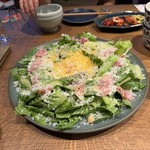 焼肉 Bovin d’Or - ロメインレタスのダブルチーズシーザーサラダ