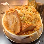 オノ二郎 - チャーシューは厚みあり＋塊の計２枚です (2025.09.30)