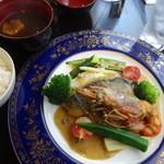 クイーンダイナー - 魚ランチ Cセット 1980円　伊勢志摩産鯛のポワレ