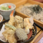 南部家敷 - 料理写真:旬の揚げたて天ぷらそば（冷）※期間限定