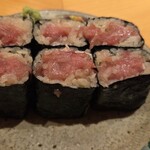 すしやのたい悟 - 塩釜の天然本鮪の中落ちとエシャロットは通称、エシャトロ巻き