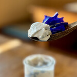 カフェモン - プルンとしたココナッツゼリー、初めて食べました♪
      甘いものはそんなに得意ではないんですが、きび糖の仄かで優しい甘さ、、超ウマいです♡♡♡