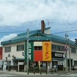 三日月食堂 - 創業80年余りの風格ある外観です