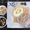 つけ汁うどん あくつ - 合い盛りうどん・ピリ辛肉汁（大盛り）＆ ミニまいたけごはん