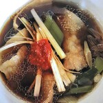 つけ汁うどん あくつ - 「合い盛りうどん・ピリ辛肉汁」の付け汁