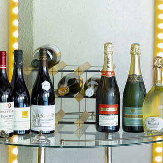 100種以上のワインなど、種類豊富なお酒をご用意