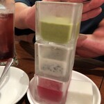 民福北京烤鴨店 - 三段重ねのデザート。長女と次女のはしゃぎようが胸キュン。