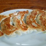 青竹手打ラーメン 日向屋 - ギョウザ