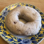 BAKE OTTO - 料理写真:ベーグル（ブルーベリー）２４０円。  旬のブルーベリーの果実のたっぷり入ったベーグルです。