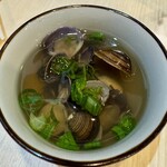 酒場 此処に来れば 天満本店 - お通しのしじみ汁！