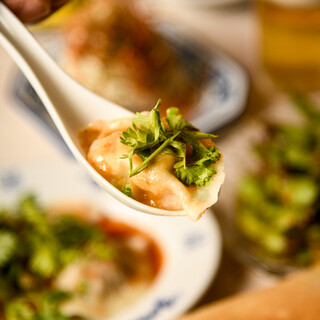 こだわりの水餃子も豊富