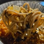 そば さやか - つけ汁の麺リフト