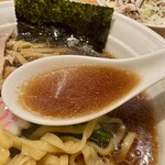 長岡食堂 - スープは濃いめだけどくどくない