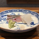 Kojitsu - お造り
                        炙った黒むつ　皮目をあぷって脂を溶かす　　　　　　　　　剣先烏賊