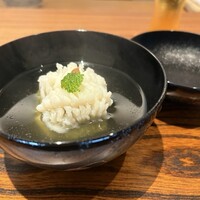 好日 - お椀　鱧（三河湾）湯引き　　下に茄子