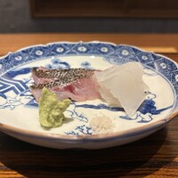 好日 - お造り
                      炙った黒むつ　皮目をあぷって脂を溶かす　　　　　　　　　剣先烏賊