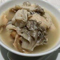 御膳房 六本木店 - 雲南きのこ地鶏火鍋 一杯目