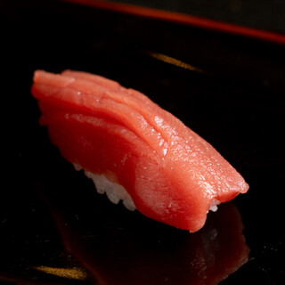 厳選したお米や地元の塩◆鮨を支える素材へのこだわり