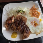 三好弥 - メンチカツと目玉焼き