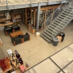 TAKAMURA COFFEE ROASTERS FACTORY&CAFE - 2Fから見た、1Fの情景(　ﾟдﾟ)