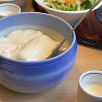 豆富料理と吟醸せいろ蒸し 八かく庵 大阪ステーションシティ店 - 出来立ておぼろ豆腐、豆乳
