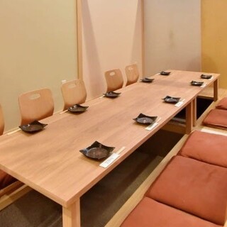 【掘りごたつ個室（最大16名様）】足を伸ばしてゆっくりとおくつろぎください