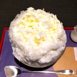 三日月氷菓店 - 口溶けの良い氷にミルキーな甘み、小豆の旨み、甘みにほのかな抹茶の味わいを堪能できたかき氷～!!( ^o^)ﾉ