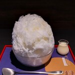 三日月氷菓店 - 見た目、真っ白なシロップがかかっているだけのシンプルなかき氷～!!( ^o^)ﾉ 