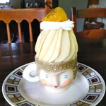 嘘と僕 - 人の顔をした容器に洋梨の頭とコンポートが盛りつけられていて、今が旬の洋梨の果実感、旨み、甘みが堪能でき、めちゃめちゃ美味しい～!!( ^o^)ﾉ