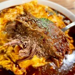 チャモロ - やわらか厚切り牛タンオムライス