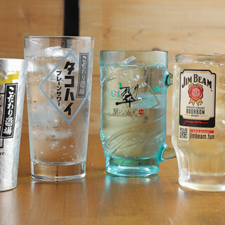 Enjoy all-day drinks for just JPY 219. The sake tasting set is also a great attraction!