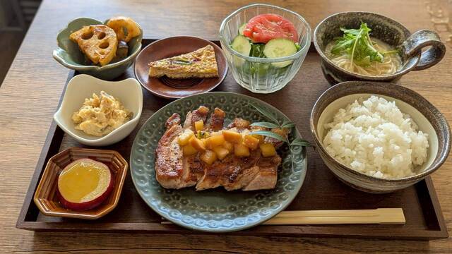 Wakakusa Yama Palette