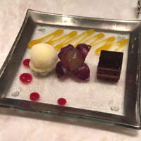 燔 - 京にしき¥6890
                デザート りんごのシャーベット 葡萄 チョコケーキ