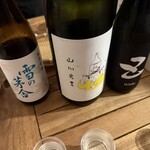 角ウチ 三益の隣 - 飲み比べセットのお酒です。