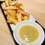 水面月 - フライドポテト アンチョビバターソース添え