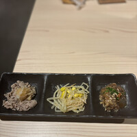 京の焼肉処 蓮蔵 - 左から豚しゃぶ　ナムル　牛煮込み