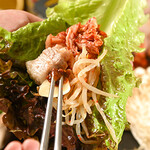 韓国料理ニクロー - 料理写真:たっぷりの野菜とともにお召し上がりください