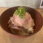 らーめんMAIKAGURA - ローストポークごはん　今日はお肉が厚め